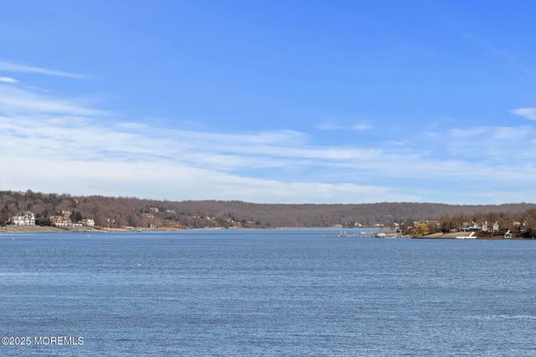 Exterior, Lake