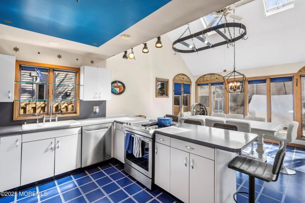 Dining room, Interior, Kitchen, Pendant Lights, Stainless Steel Appliances