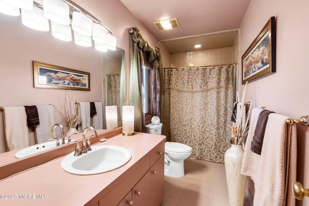 Bathroom, Interior, Recessed Lighting