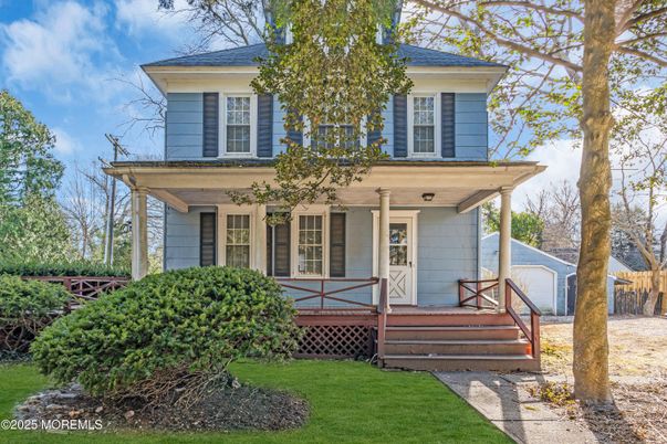 Exterior, Facade, American Foursquare