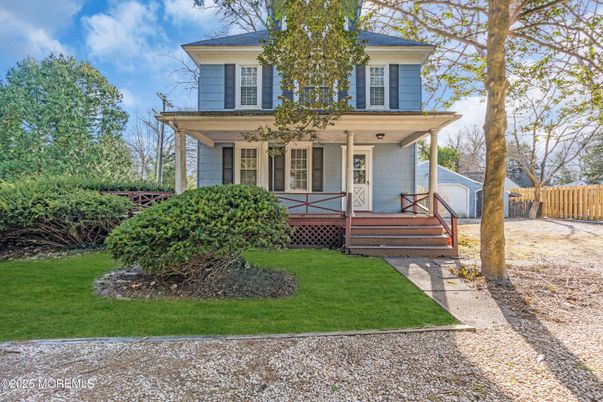 Exterior, Facade, American Foursquare