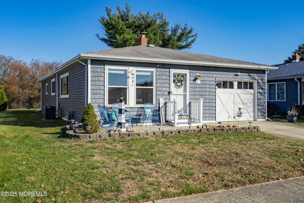 Backyard, Exterior, Facade, Ranch