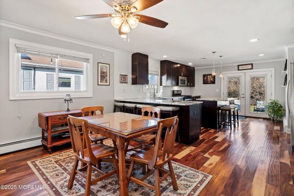 Dining room, Interior, Kitchen, Pendant Lights, Recessed Lighting, Wood Texture Flooring