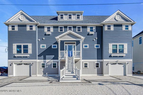Attached, Exterior, Facade, Rowhouse
