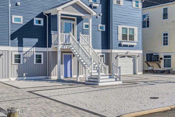 Attached, Exterior, Facade, Rowhouse