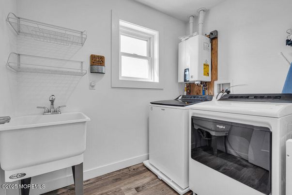 Interior, Washer, Wood Texture Flooring