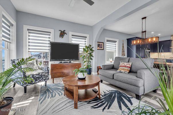 Interior, Kitchen, Living room, Pendant Lights, Recessed Lighting, Stainless Steel Appliances
