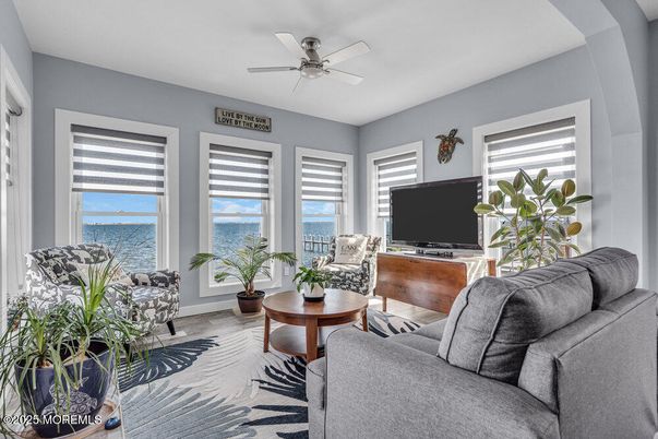 Interior, Living room, Water