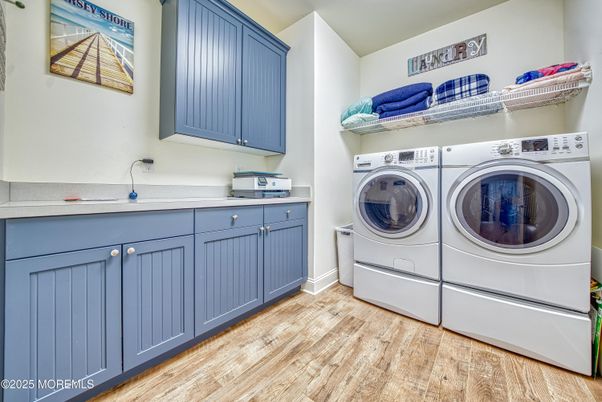 Interior, Washer, Wood Texture Flooring