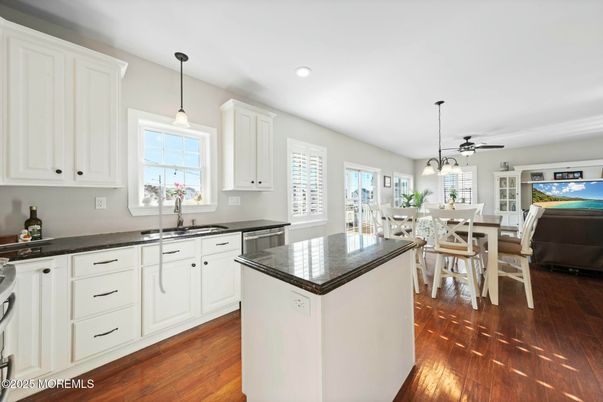 Dining room, Interior, Kitchen, Pendant Lights, Recessed Lighting, Wood Texture Flooring