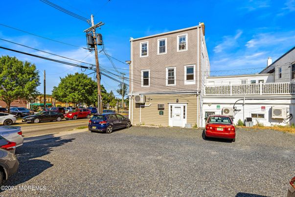 Exterior, Facade, Rowhouse