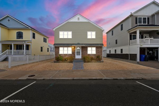 Exterior, Facade, Brick Facade, Rowhouse