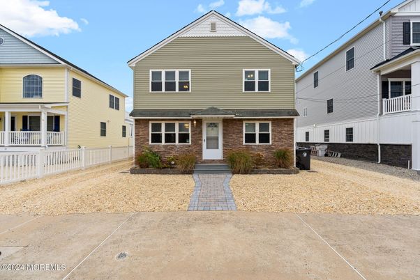 Exterior, Facade, Brick Facade, Farmhouse