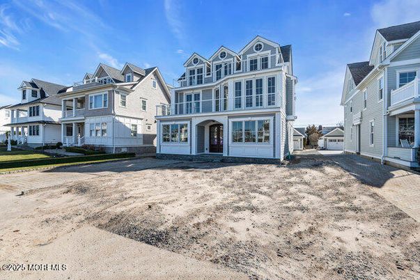 Backyard, Exterior, Facade, Queen Anne Victorian