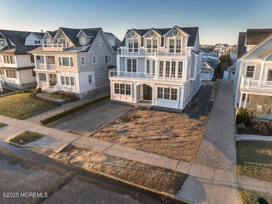 Exterior, Facade, Queen Anne Victorian