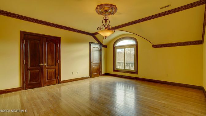Empty room, Interior, Pendant Lights, Wood Texture Flooring