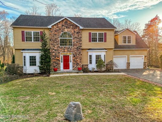 Attached, Exterior, Facade, Raised Ranch