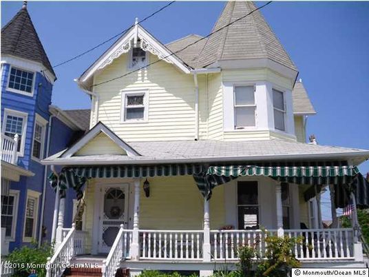 Exterior, Facade, Queen Anne Victorian