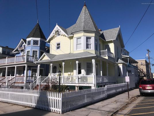 Exterior, Facade, Queen Anne Victorian