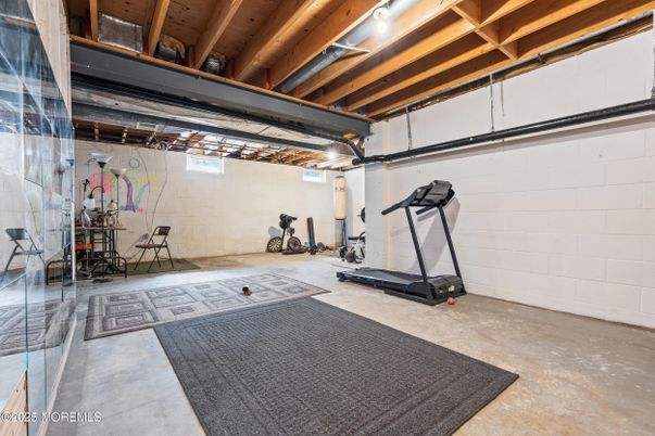 Fitness Equipment, Garage, Interior, Wooden Beams