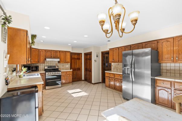 Chandelier, Interior, Kitchen, Recessed Lighting, Stainless Steel Appliances