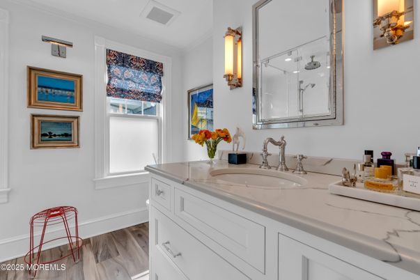 Bathroom, Dual Sink Vanities, Interior, Wood Texture Flooring