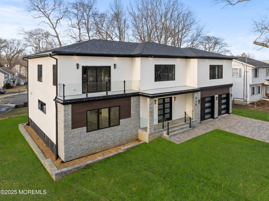 Attached, Exterior, Facade, Split Level