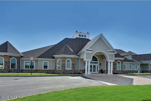 Backyard, Exterior, Facade, Brick Facade, Brick Traditional