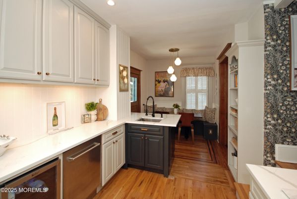 Dining room, Interior, Kitchen, Pendant Lights, Recessed Lighting, Wood Texture Flooring