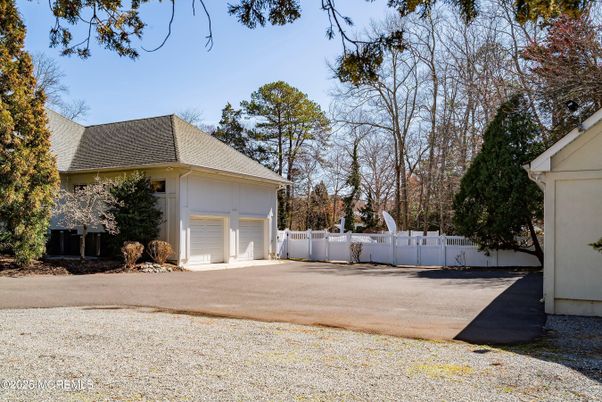 Detached Garage, Exterior