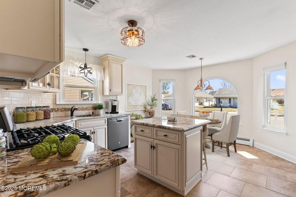 Chandelier, Dining room, Interior, Kitchen, Pendant Lights, Stainless Steel Appliances