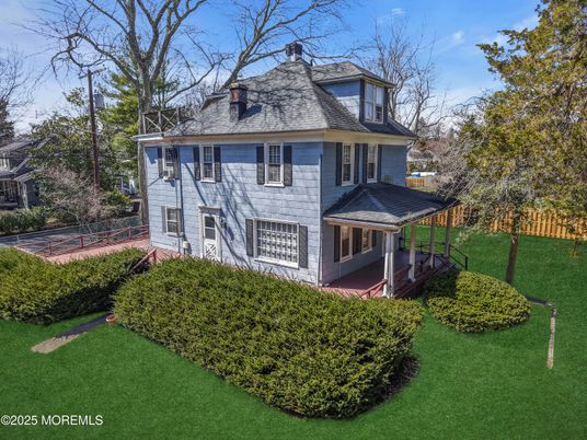 Backyard, Exterior, Facade, American Foursquare