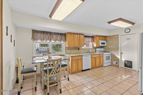 Dining room, Interior, Kitchen, Stainless Steel Appliances