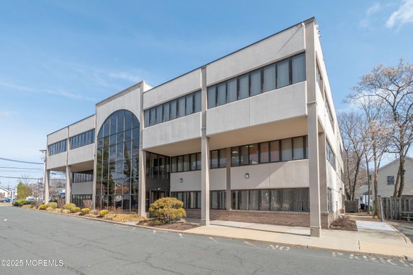 Exterior, Facade, Modern