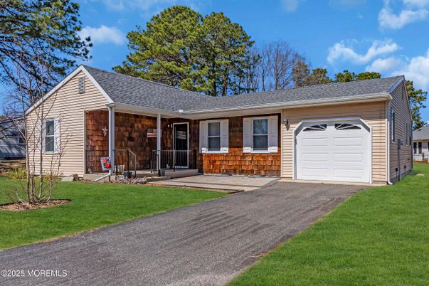 Attached, Exterior, Facade, Ranch