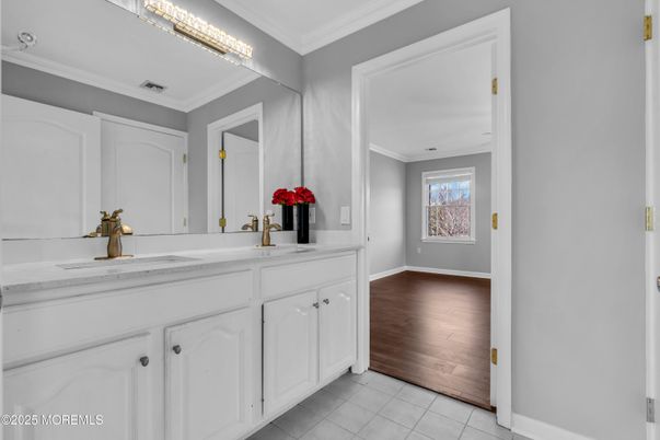Bathroom, Dual Sink Vanities, Interior, Wood Texture Flooring