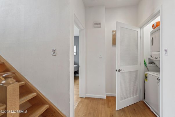 Interior, Recessed Lighting, Washer, Wood Texture Flooring