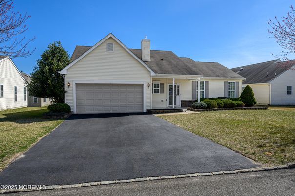 Attached, Exterior, Facade, Cape Cod