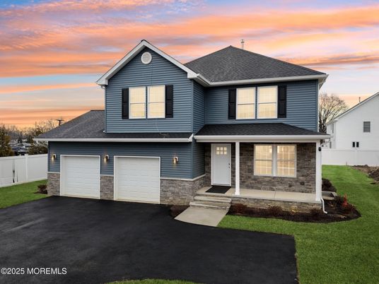 Attached, Exterior, Facade, Farmhouse