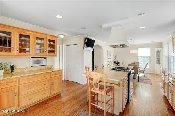 Dining room, Interior, Kitchen, Pendant Lights, Recessed Lighting, Wood Texture Flooring