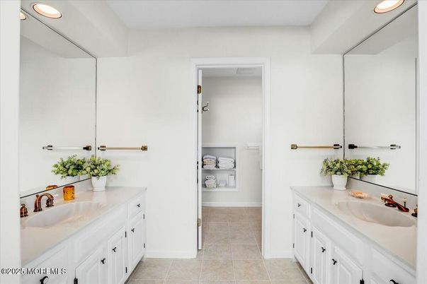 Bathroom, Dual Sink Vanities, Interior, Recessed Lighting