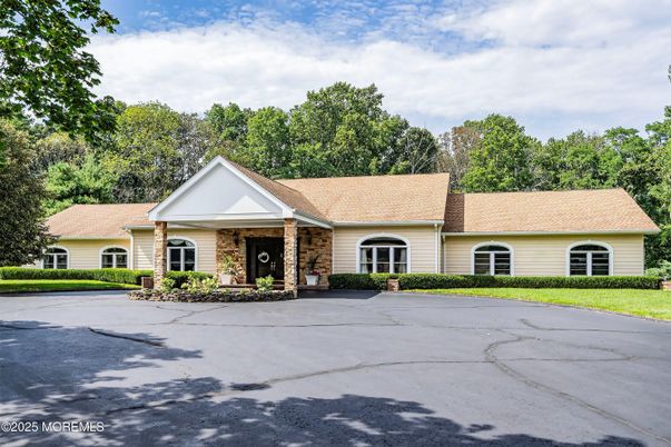 Exterior, Facade, Ranch