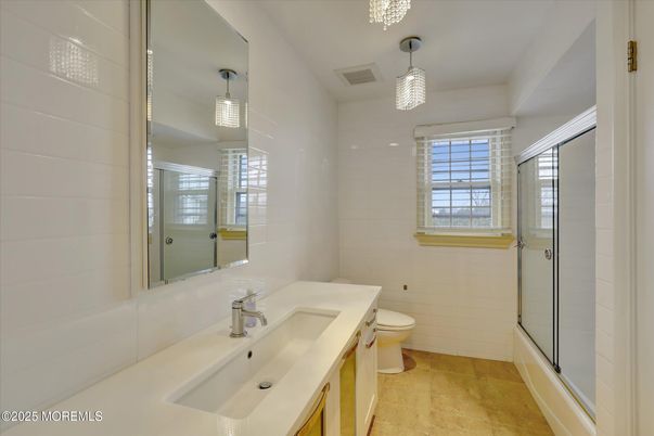 Bathroom, Glass Shower, Interior, Pendant Lights