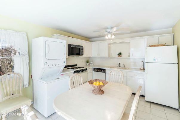 Dining room, Interior, Kitchen, Washer