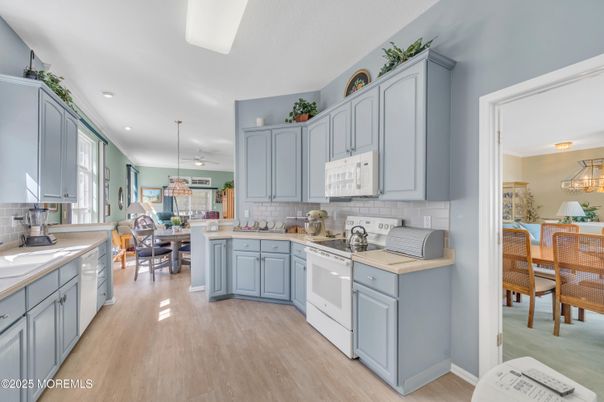 Dining room, Interior, Kitchen, Pendant Lights, Recessed Lighting, Wood Texture Flooring