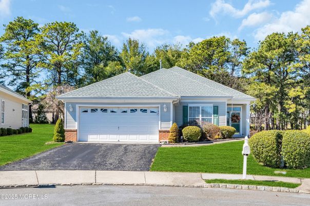 Attached, Exterior, Facade, Ranch