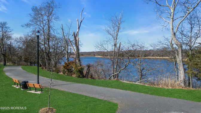 Exterior, Lake