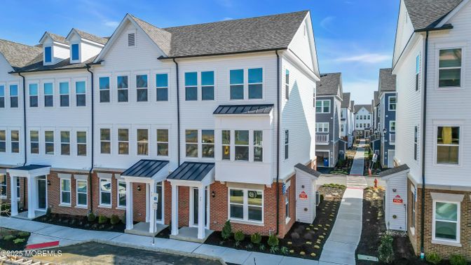 Exterior, Facade, Brick Facade, Rowhouse