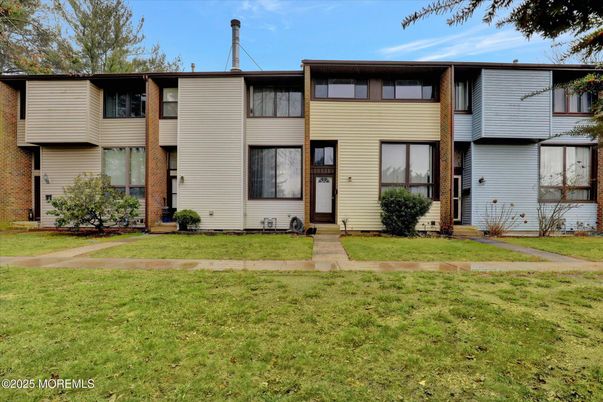 Attached, Exterior, Facade, Brick Facade, Raised Ranch