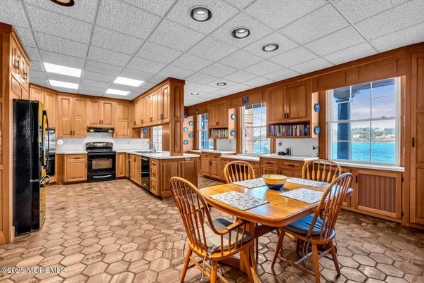 Dining room, Interior, Kitchen, Recessed Lighting, Water